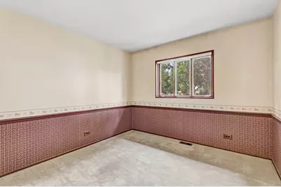 385 Pleasant Street, Hoffman Estates, IL 60169 - Photo 14
