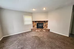 25 Thrush Rd, Carpentersville, IL 60110 - Photo 2