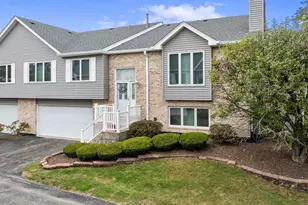 11147 Saratoga Dr, Orland Park, IL 60467 - Photo 2