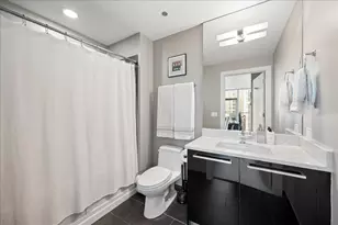 110 W Superior St, Chicago, IL 60654 - Photo 18