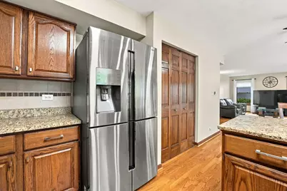 1011 E Amberwood Circle, Naperville, IL 60563 - Photo 12