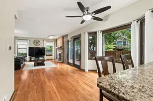 1011 E Amberwood Circle, Naperville, IL 60563 - Photo 14