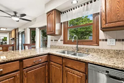 1011 E Amberwood Circle, Naperville, IL 60563 - Photo 10