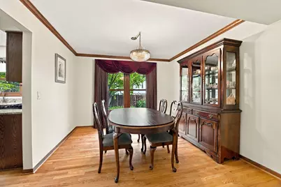 1011 E Amberwood Circle, Naperville, IL 60563 - Photo 8