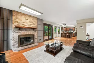1011 E Amberwood Circle, Naperville, IL 60563 - Photo 16