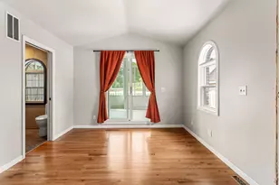 913 W Charles St, Champaign, IL 61821 - Photo 18