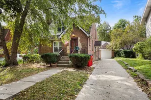 913 W Charles St, Champaign, IL 61821 - Photo 2