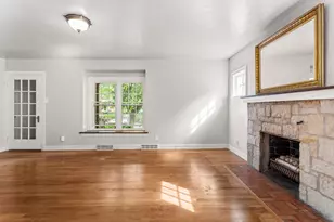 913 W Charles St, Champaign, IL 61821 - Photo 10
