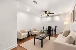 3335 W Byron St, Chicago, IL 60618 - Photo 2
