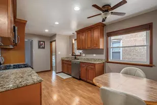 10713 S Sawyer Ave, Chicago, IL 60655 - Photo 8