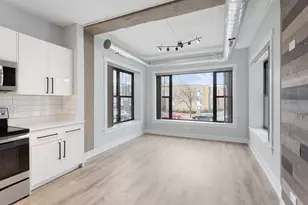 7645 N Sheridan Rd, Chicago, IL 60626 - Photo 2