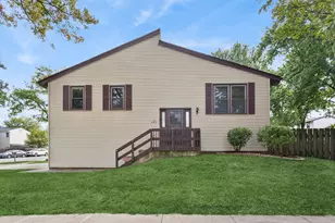 285 Navajo Dr, Bolingbrook, IL 60440 - Photo 1