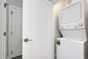 825 E 61st St, Chicago, IL 60637 - Photo 12