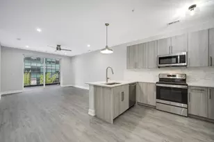 825 E 61st St, Chicago, IL 60637 - Photo 2