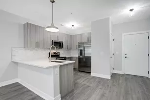 825 E 61st St, Chicago, IL 60637 - Photo 4