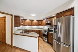 11134 Indian Woods Dr, Indian Head Park, IL 60525 - Photo 4
