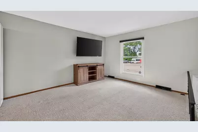 106 E Dresser Road, Dekalb, IL 60115 - Photo 8