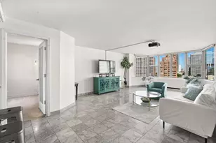525 W Hawthorne Pl, Chicago, IL 60657 - Photo 4