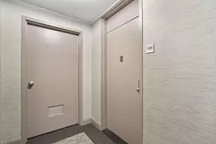 525 W Hawthorne Pl, Chicago, IL 60657 - Photo 24
