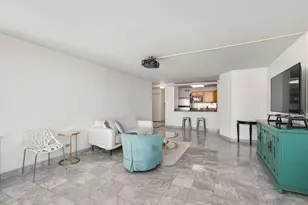525 W Hawthorne Pl, Chicago, IL 60657 - Photo 8