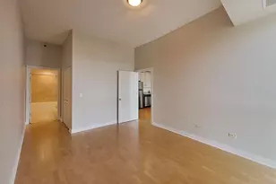 230 W Division St, Chicago, IL 60610 - Photo 14
