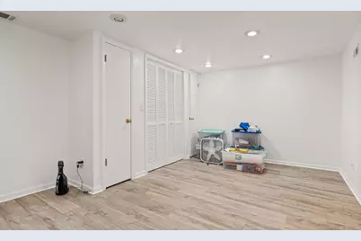 8536 Kedvale Avenue, Skokie, IL 60076 - Photo 12