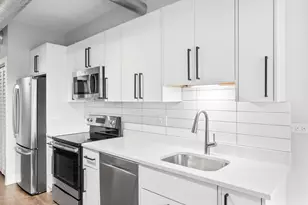 7645 N Sheridan Rd, Chicago, IL 60626 - Photo 4