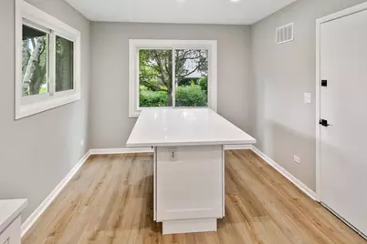 617 S Busse Road, Mount Prospect, IL 60056 - Photo 6