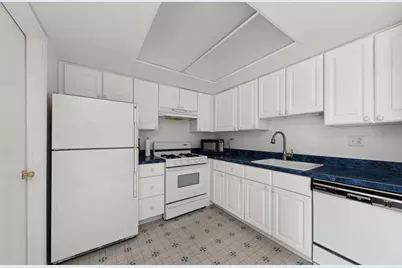 1817 Carlisle Court #1817, Schaumburg, IL 60194 - Photo 2
