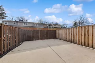 1817 Carlisle Ct, Schaumburg, IL 60194 - Photo 4
