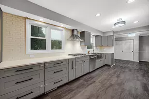 910 Knightsbridge Ln, Schaumburg, IL 60195 - Photo 8