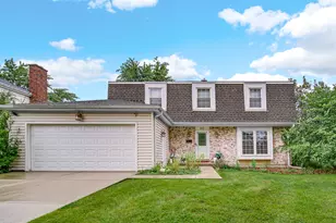 910 Knightsbridge Ln, Schaumburg, IL 60195 - Photo 2