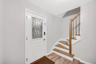 910 Knightsbridge Ln, Schaumburg, IL 60195 - Photo 4