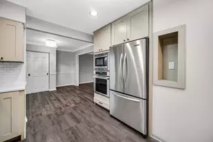 910 Knightsbridge Ln, Schaumburg, IL 60195 - Photo 10