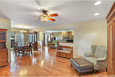 667 W Elk Grove Boulevard, Elk Grove Village, IL 60007 - Photo 8