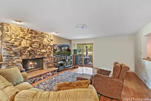 667 W Elk Grove Blvd, Elk Grove Village, IL 60007 - Photo 6
