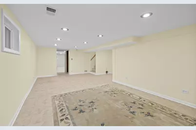 9752 Tripp Avenue, Skokie, IL 60076 - Photo 16