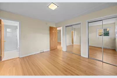 9752 Tripp Avenue, Skokie, IL 60076 - Photo 10