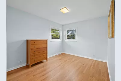 9752 Tripp Avenue, Skokie, IL 60076 - Photo 12