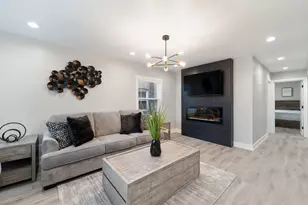5347 W Gladys Ave, Chicago, IL 60644 - Photo 2