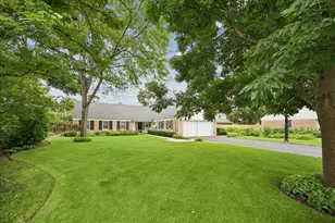 1043 Old Elm Ln, Glencoe, IL 60022 - Photo 2