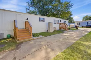 1824 Huckleberry Ln, Sycamore, IL 60178 - Photo 12