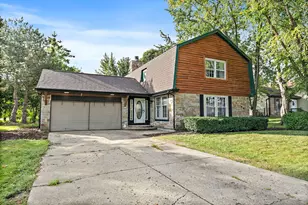 705 Chestnut Ct, Algonquin, IL 60102 - Photo 2
