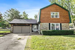 705 Chestnut Ct, Algonquin, IL 60102 - Photo 1