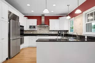 217 S Summit St, Wheaton, IL 60187 - Photo 14