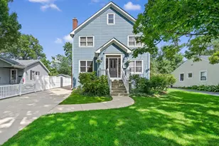 217 S Summit St, Wheaton, IL 60187 - Photo 2