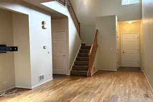 184 Southwicke Dr, Streamwood, IL 60107 - Photo 2