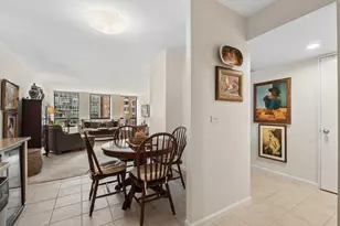 260 E Chestnut St, Chicago, IL 60611 - Photo 8