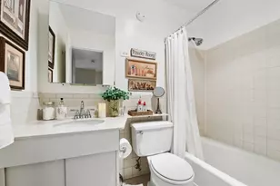 260 E Chestnut St, Chicago, IL 60611 - Photo 16