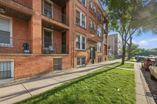1425 E 68th St, Chicago, IL 60637 - Photo 2